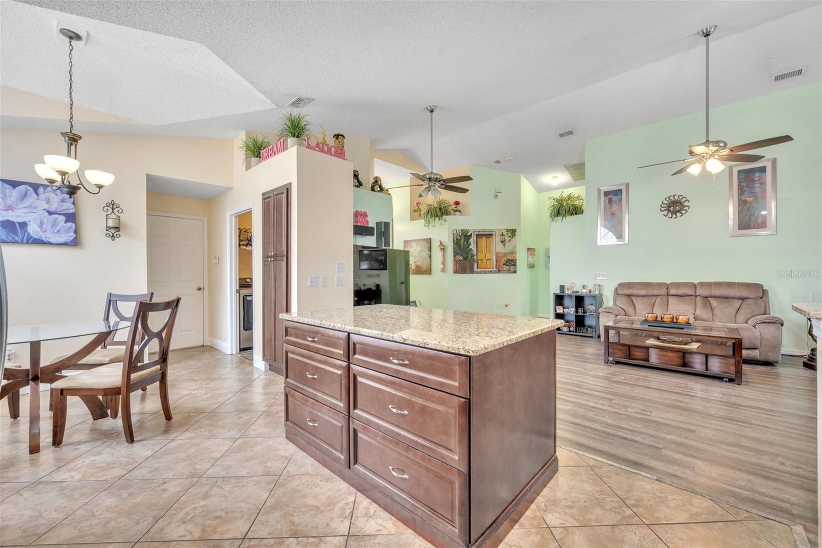 Image 11 of 39 For 286 Tavestock Loop