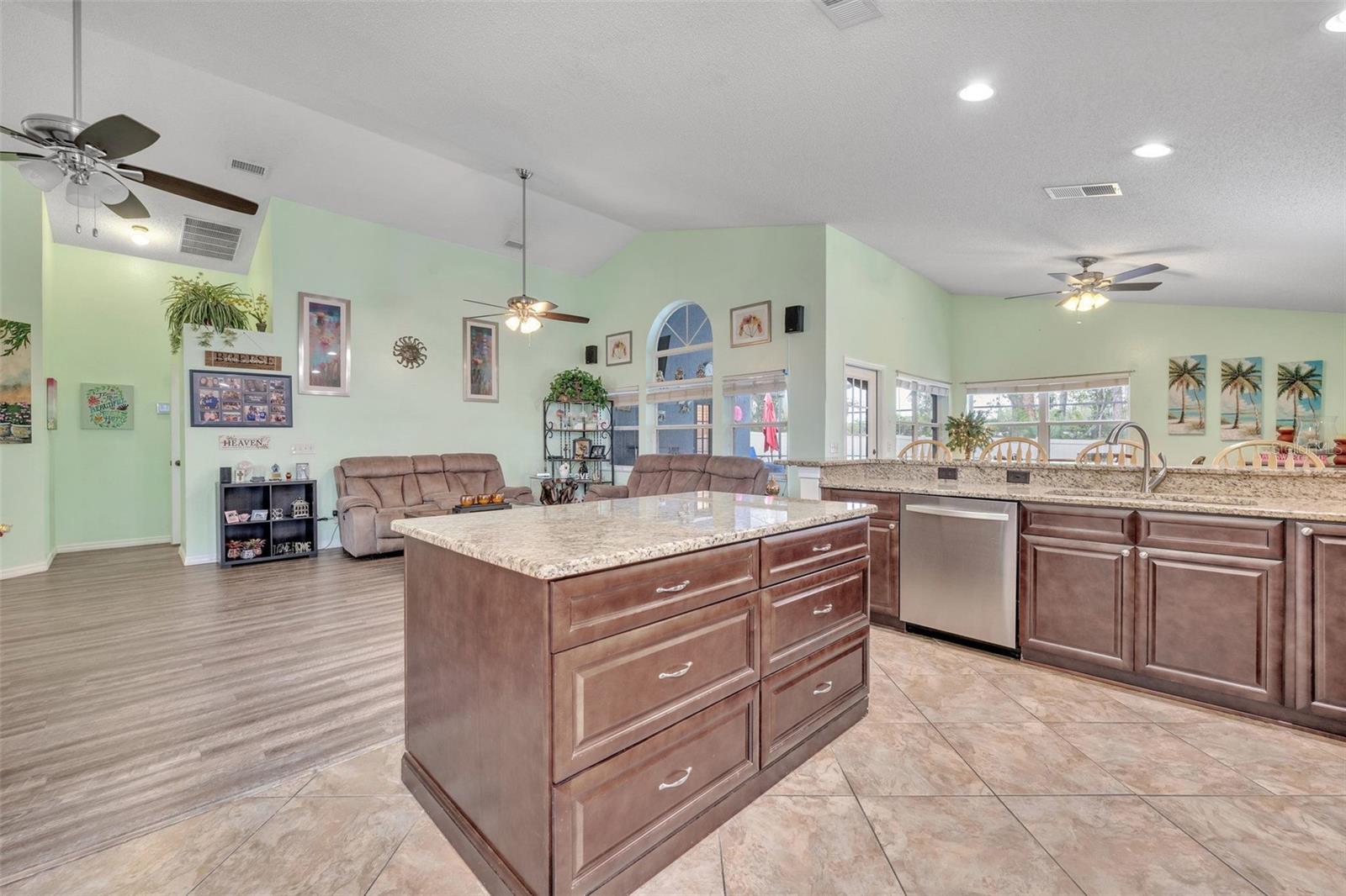 Image 12 of 39 For 286 Tavestock Loop