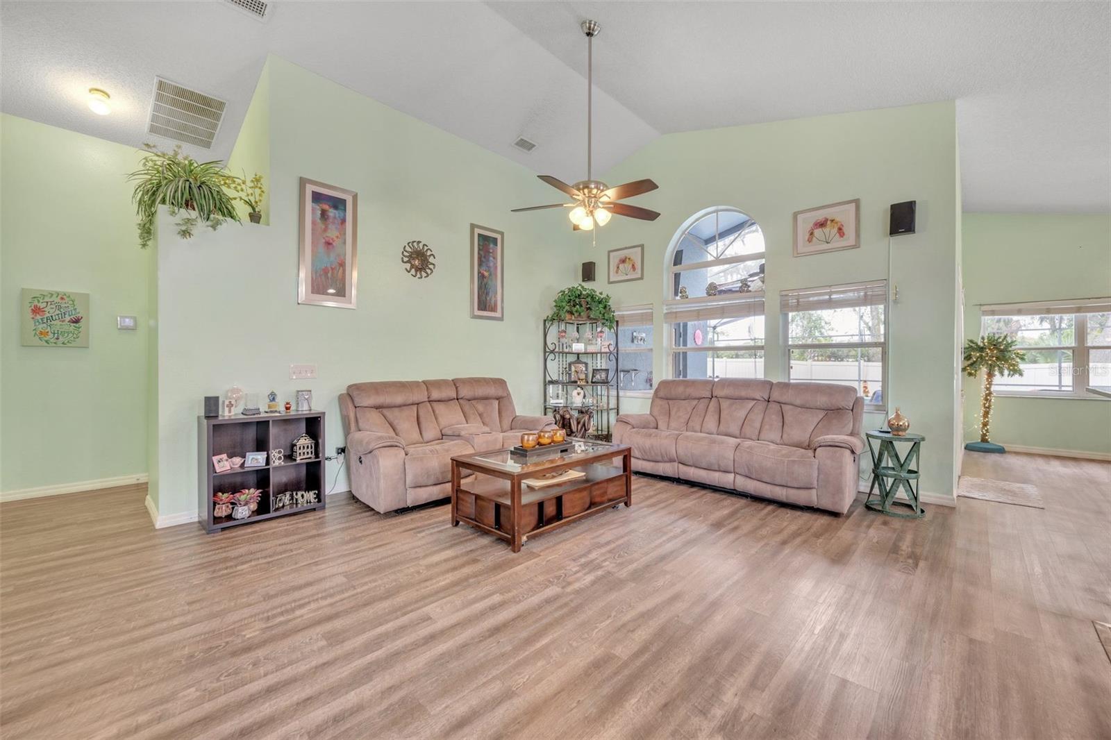 Image 13 of 39 For 286 Tavestock Loop