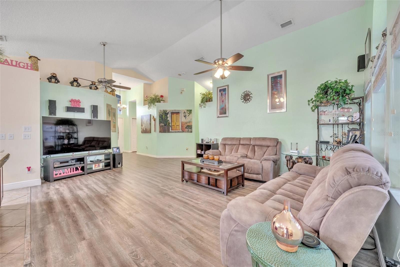 Image 14 of 39 For 286 Tavestock Loop