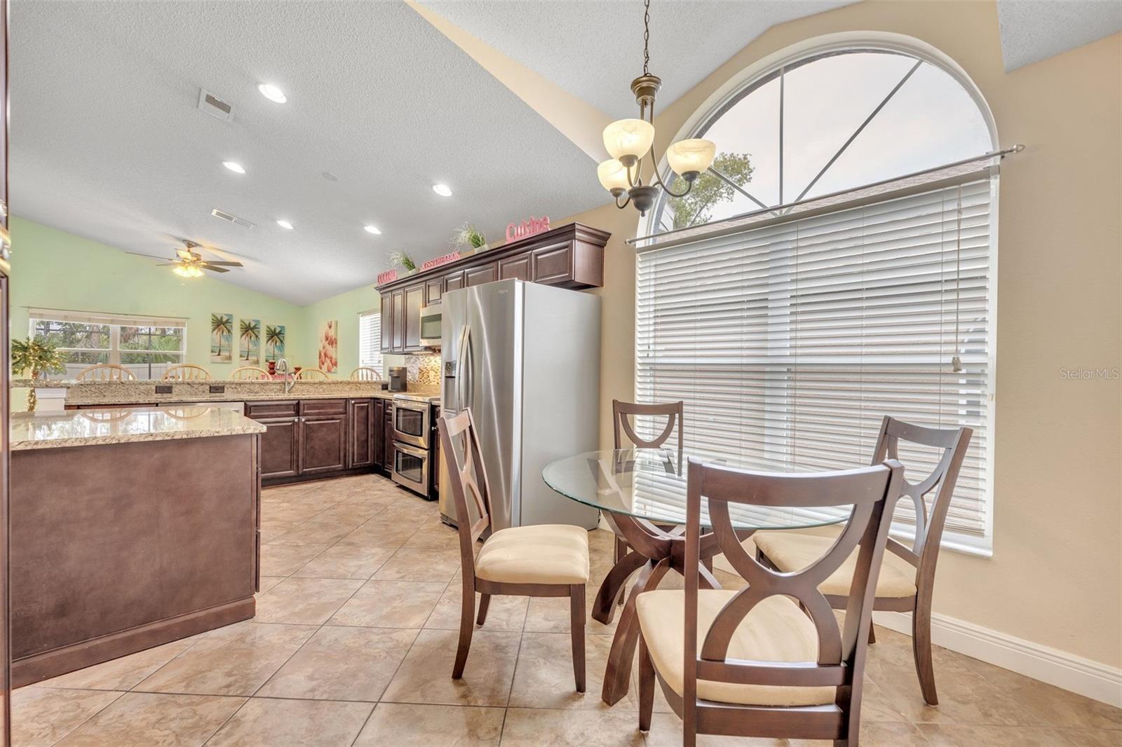 Image 17 of 39 For 286 Tavestock Loop