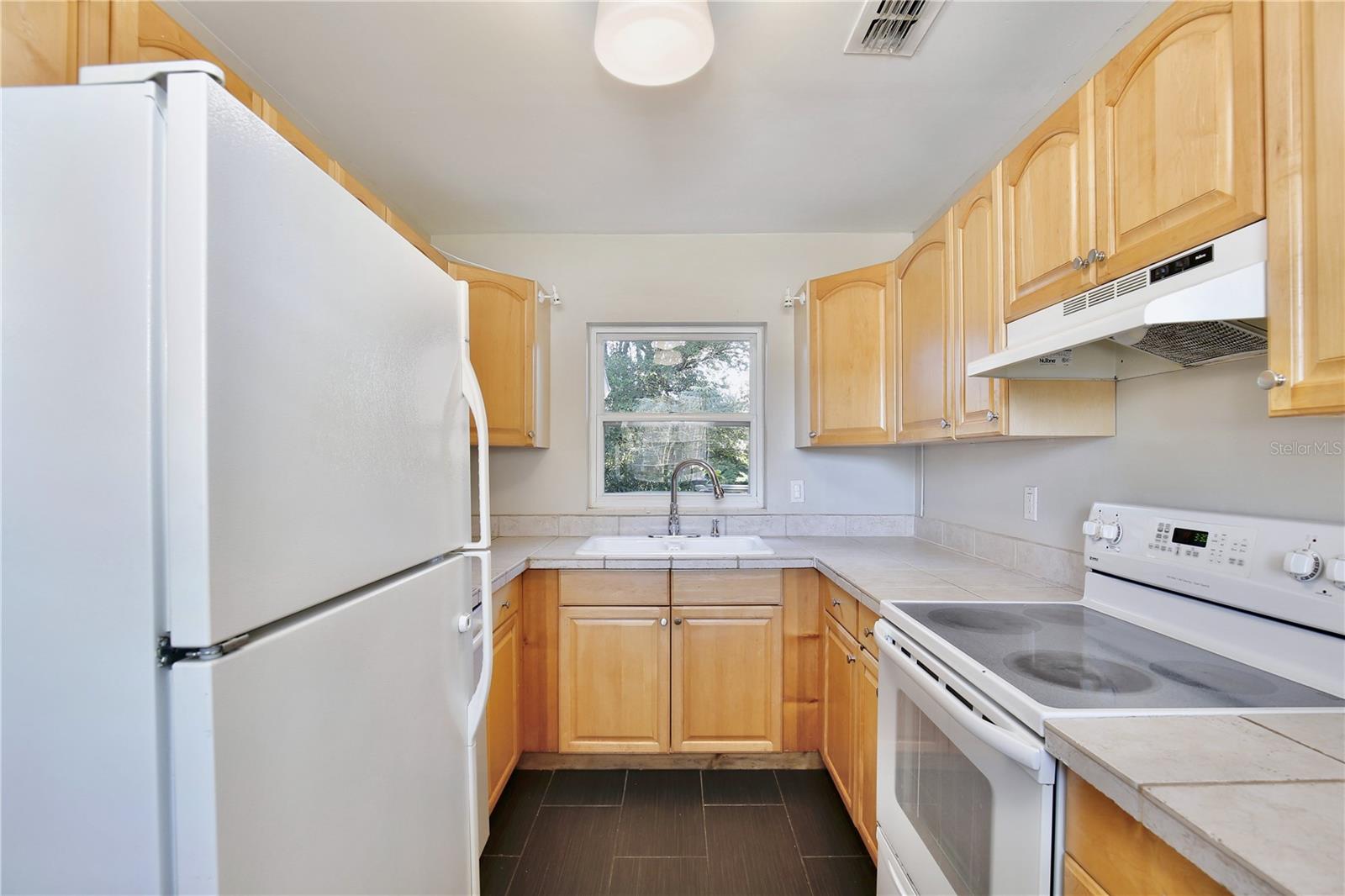 Image 12 of 52 For 427 Sunglow Court