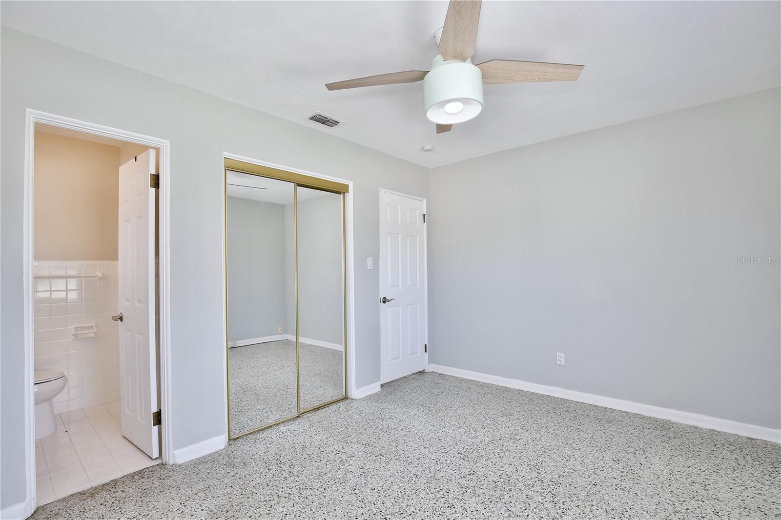 Image 15 of 52 For 427 Sunglow Court