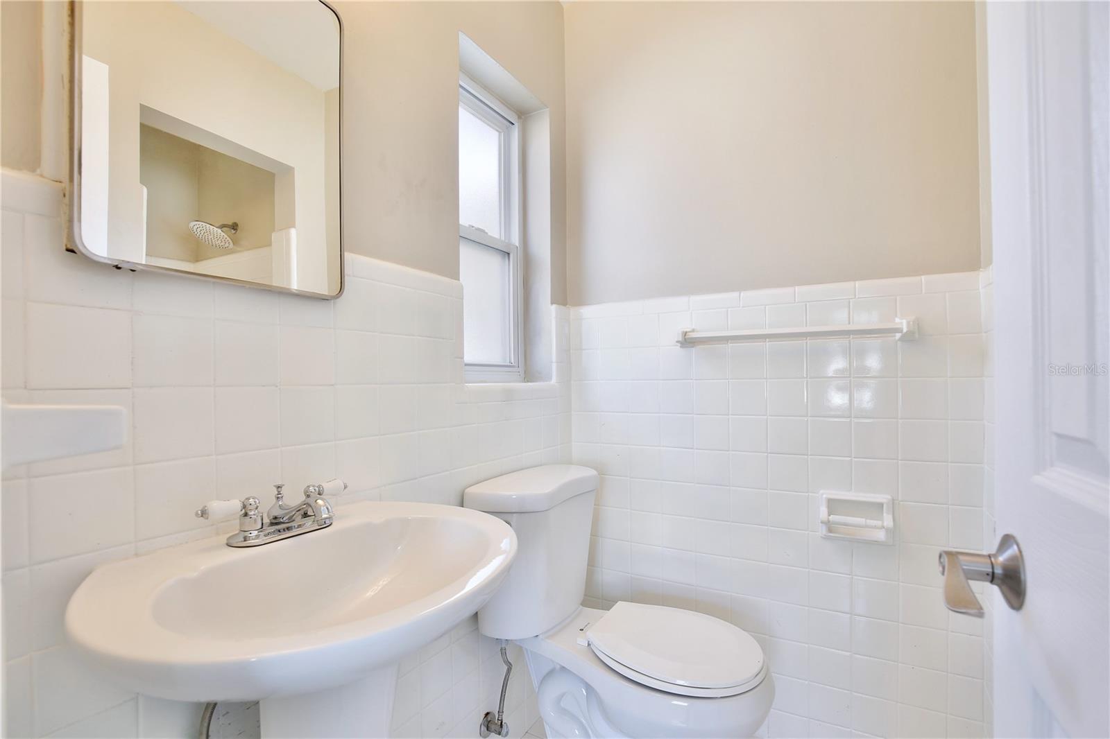 Image 16 of 52 For 427 Sunglow Court