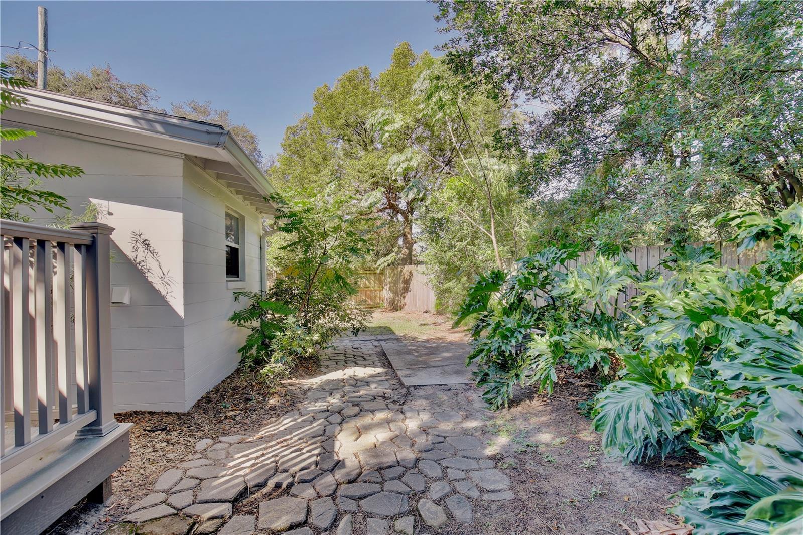 Image 27 of 52 For 427 Sunglow Court