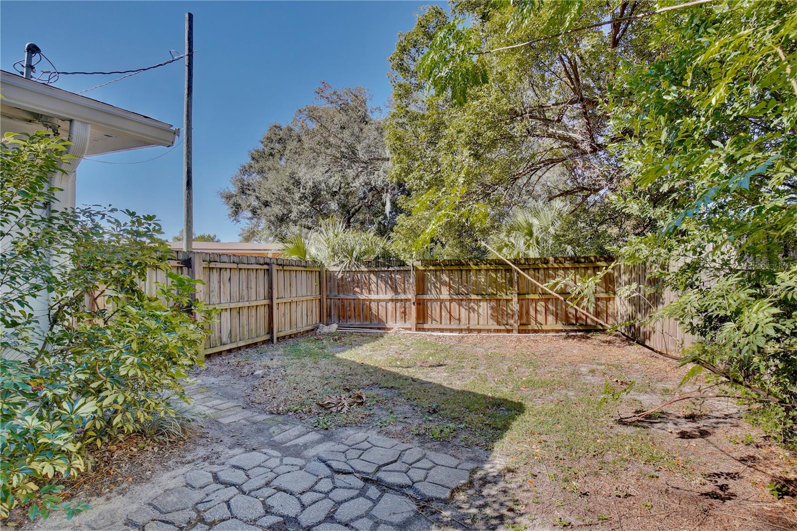 Image 28 of 52 For 427 Sunglow Court