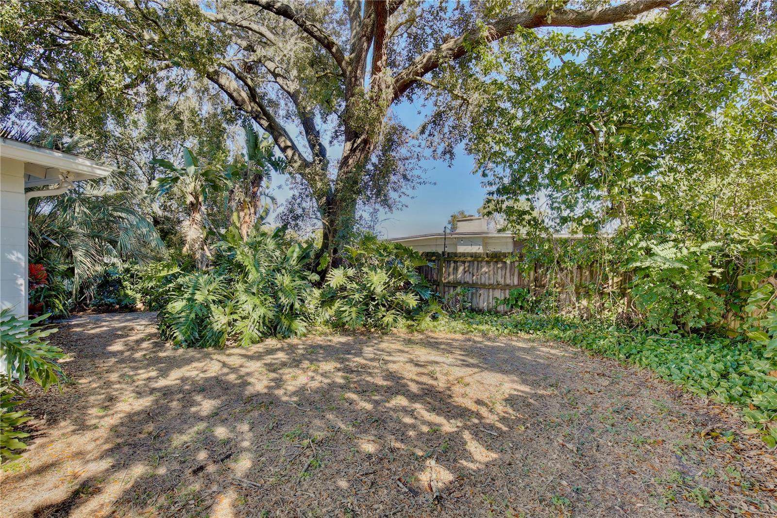 Image 30 of 52 For 427 Sunglow Court