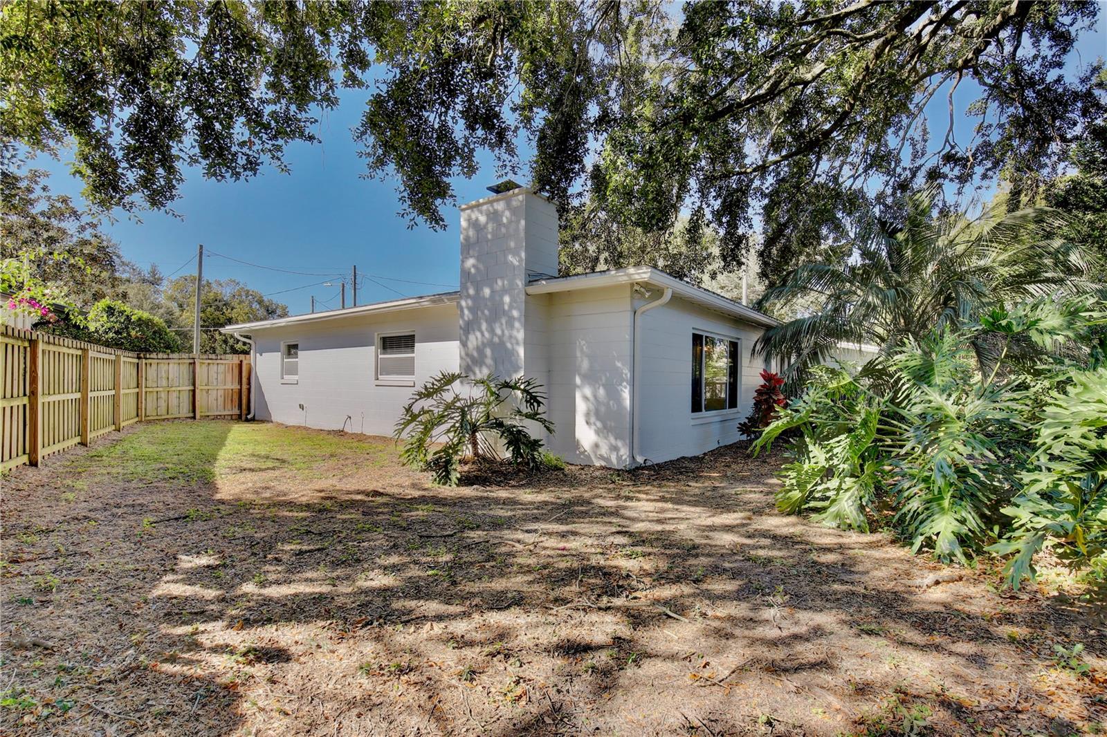 Image 32 of 52 For 427 Sunglow Court