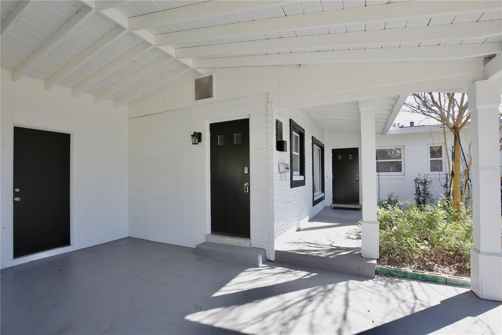 Image 4 of 52 For 427 Sunglow Court