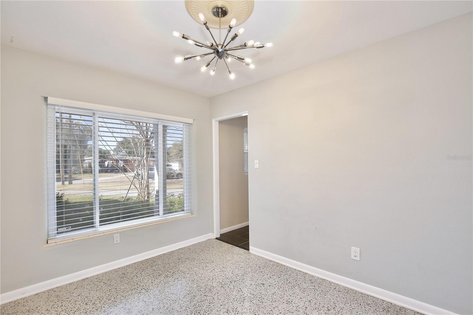 Image 8 of 52 For 427 Sunglow Court