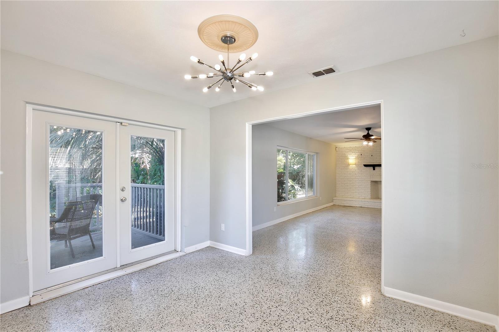 Image 9 of 52 For 427 Sunglow Court