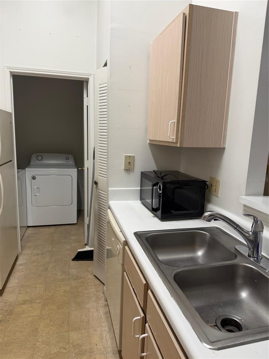 Image 4 of 6 For 2508 Grassy Point Drive 202