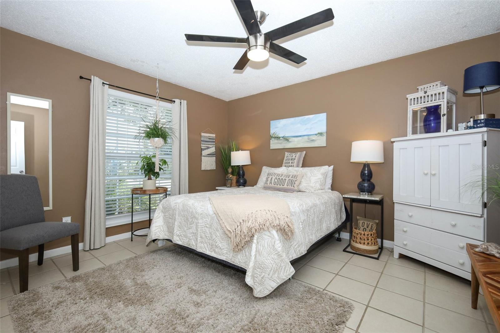 Image 18 of 47 For 1040 Dennis Avenue