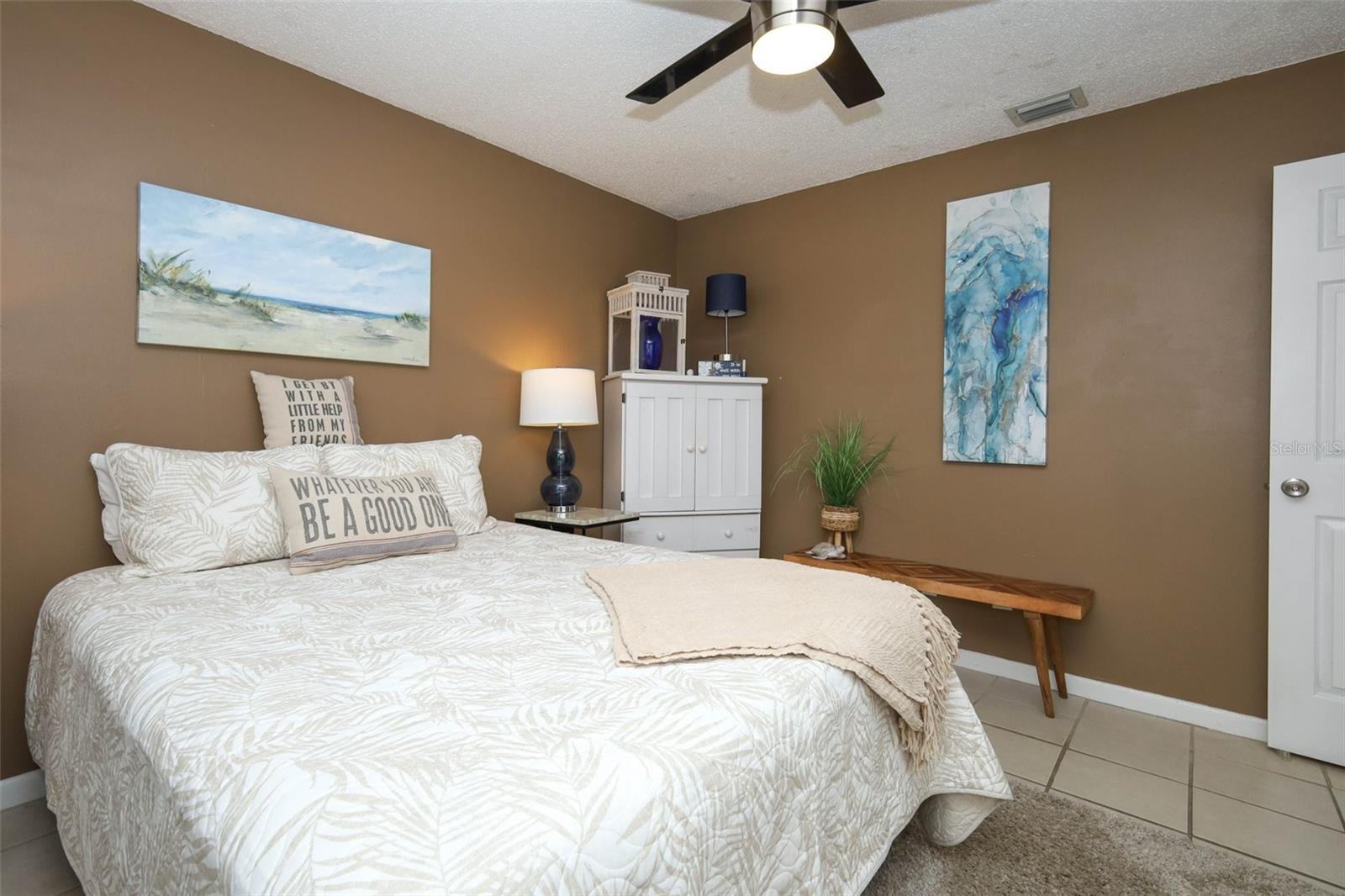 Image 19 of 47 For 1040 Dennis Avenue