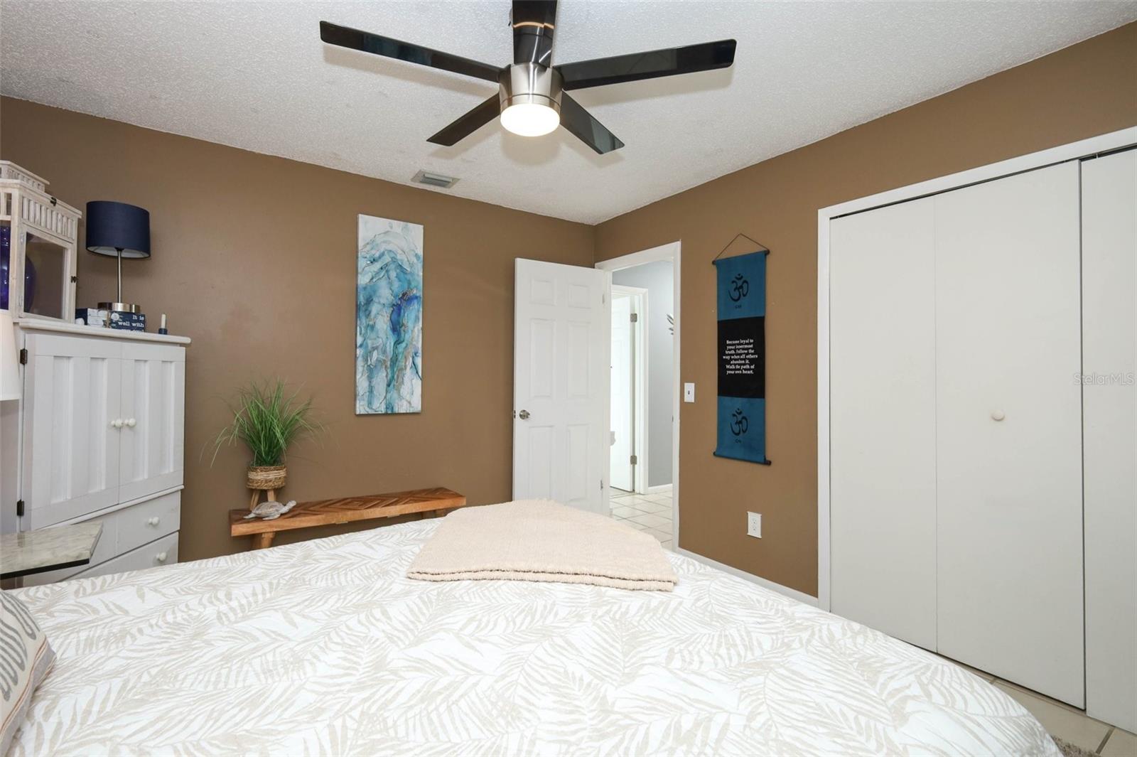 Image 20 of 47 For 1040 Dennis Avenue