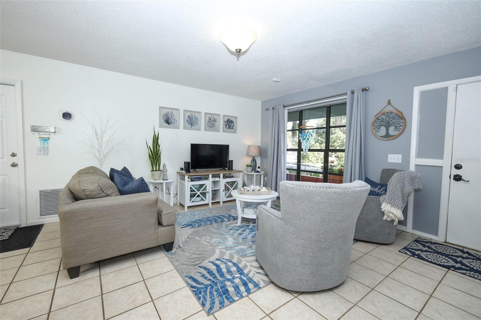 Image 4 of 47 For 1040 Dennis Avenue