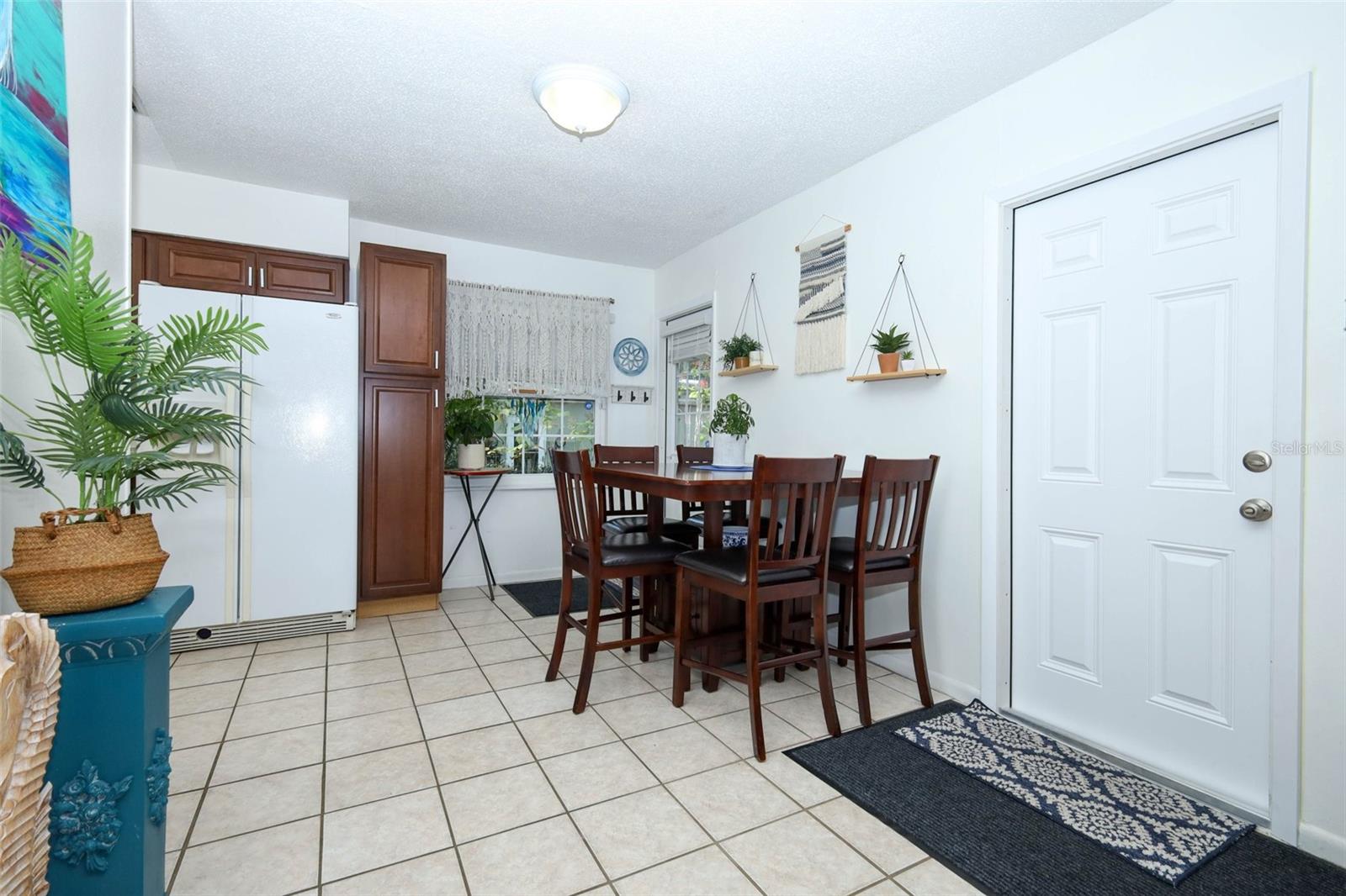 Image 9 of 47 For 1040 Dennis Avenue