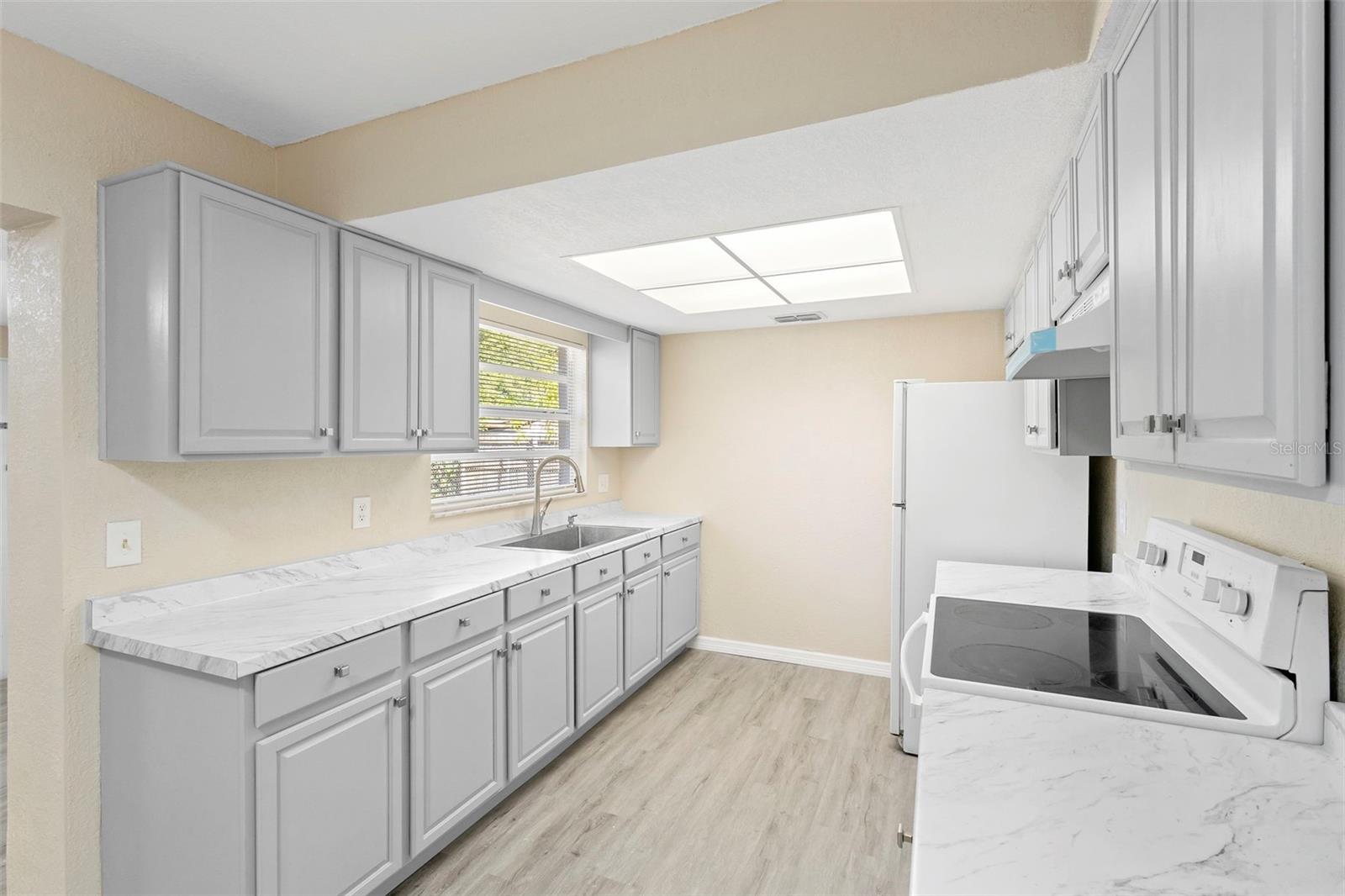 Image 10 of 39 For 7237 Willowwood Street