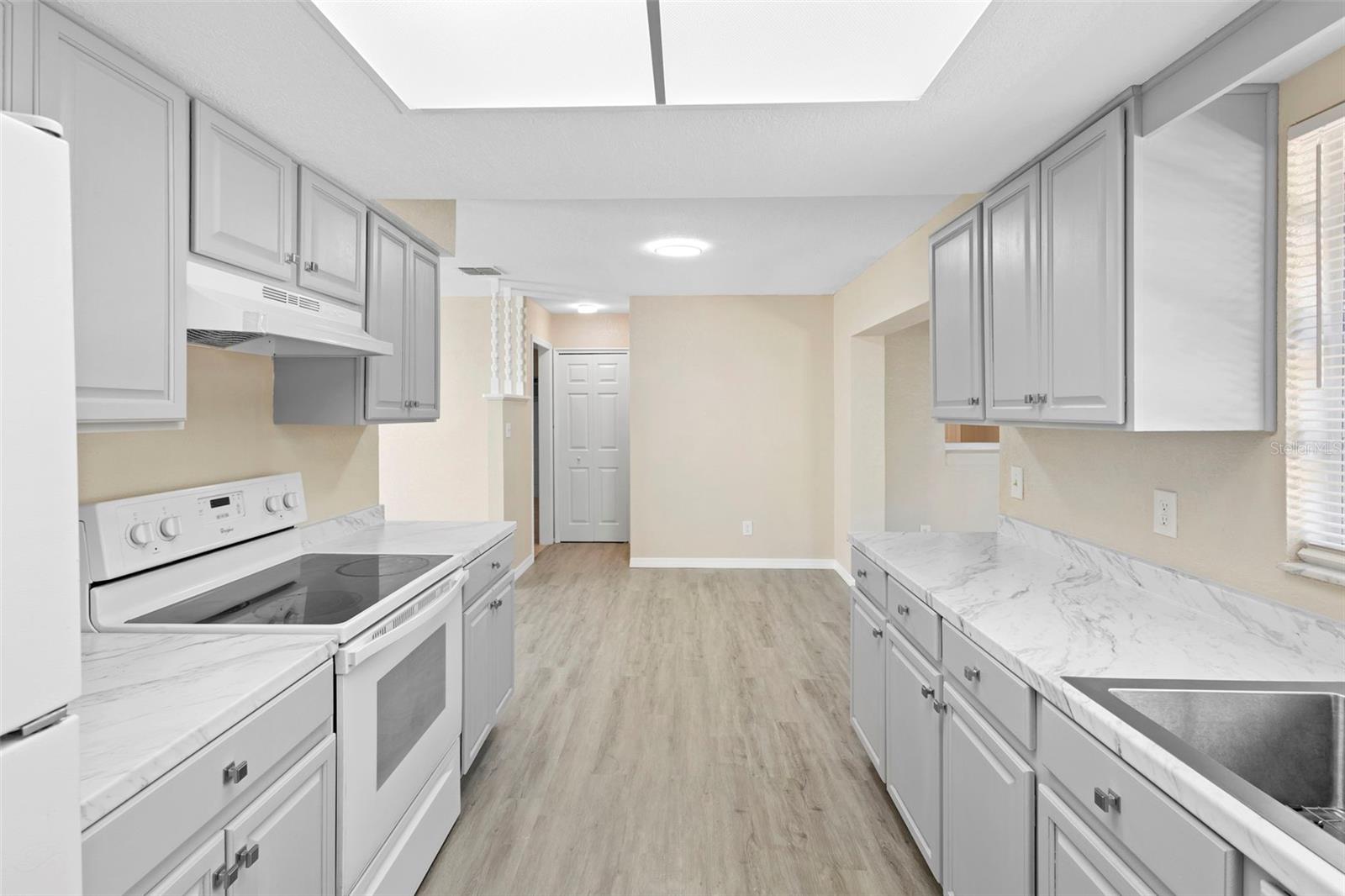 Image 11 of 39 For 7237 Willowwood Street