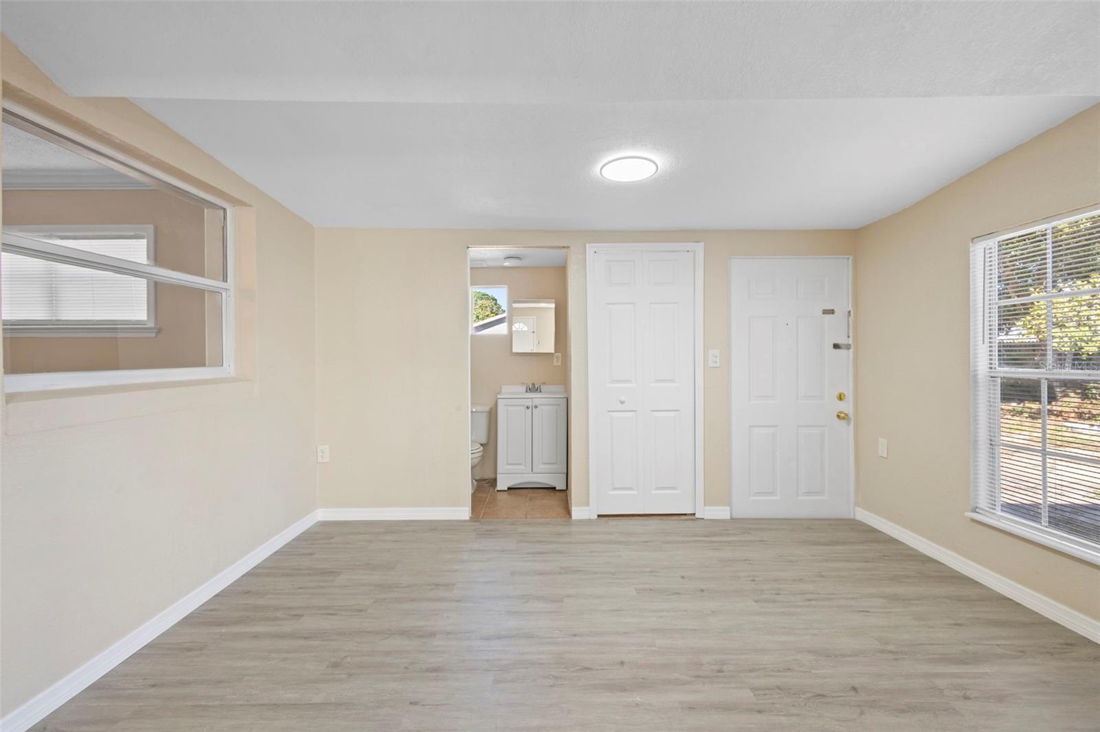 Image 12 of 39 For 7237 Willowwood Street