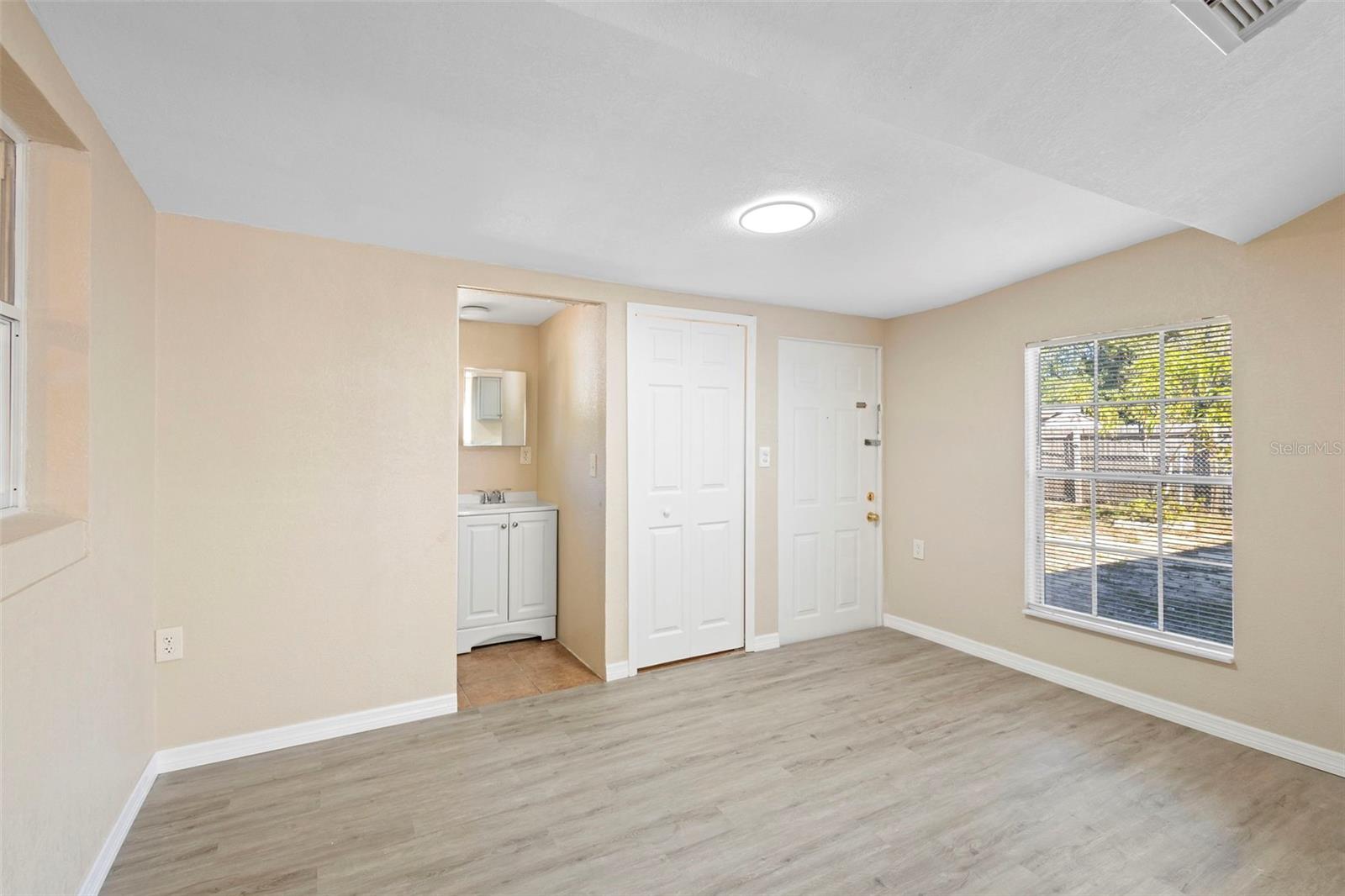 Image 13 of 39 For 7237 Willowwood Street