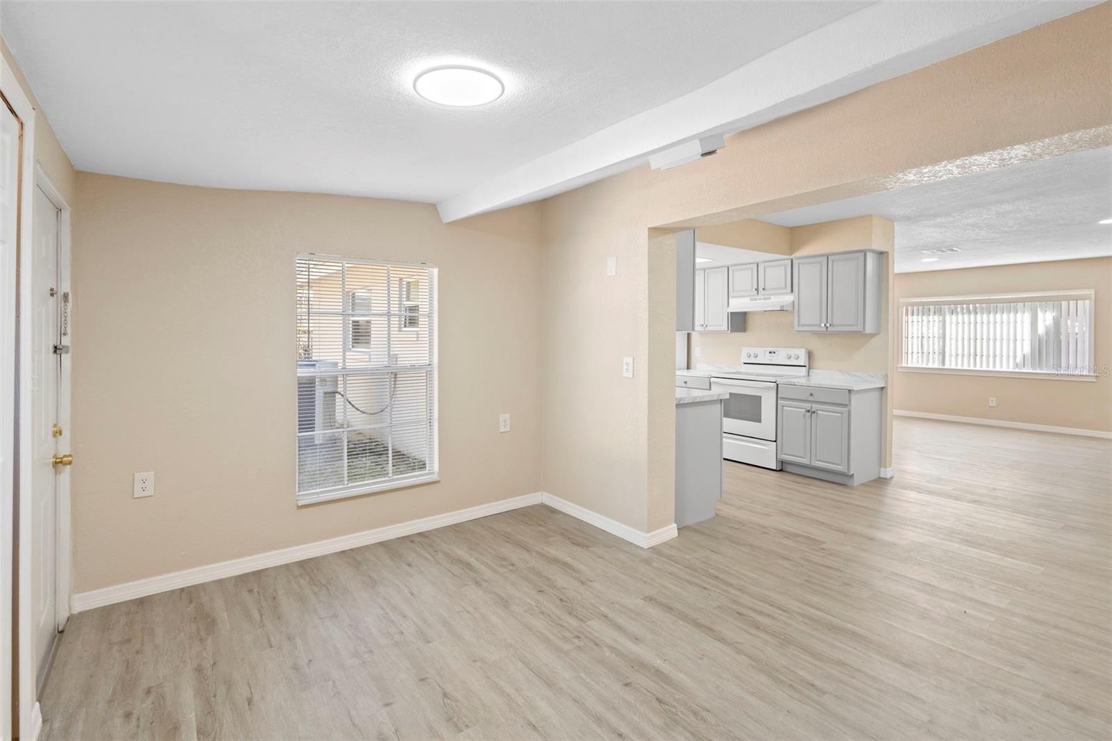 Image 16 of 39 For 7237 Willowwood Street