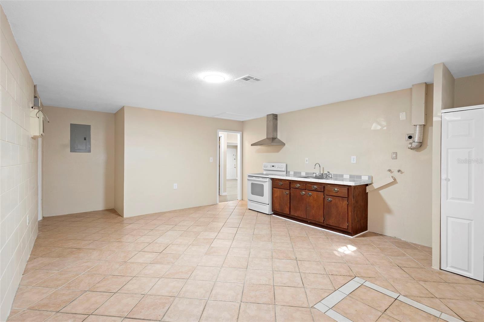 Image 17 of 39 For 7237 Willowwood Street