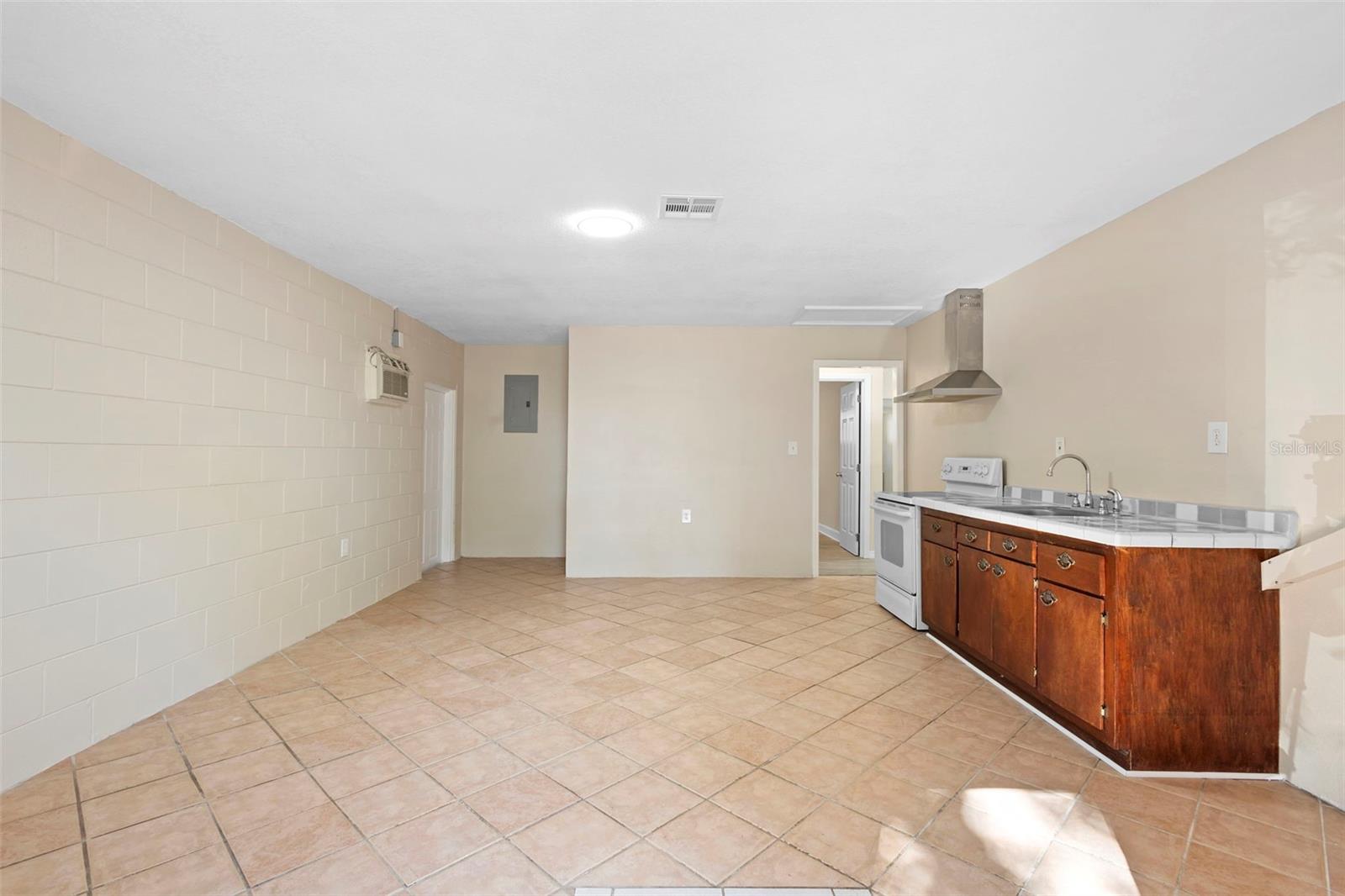 Image 18 of 39 For 7237 Willowwood Street