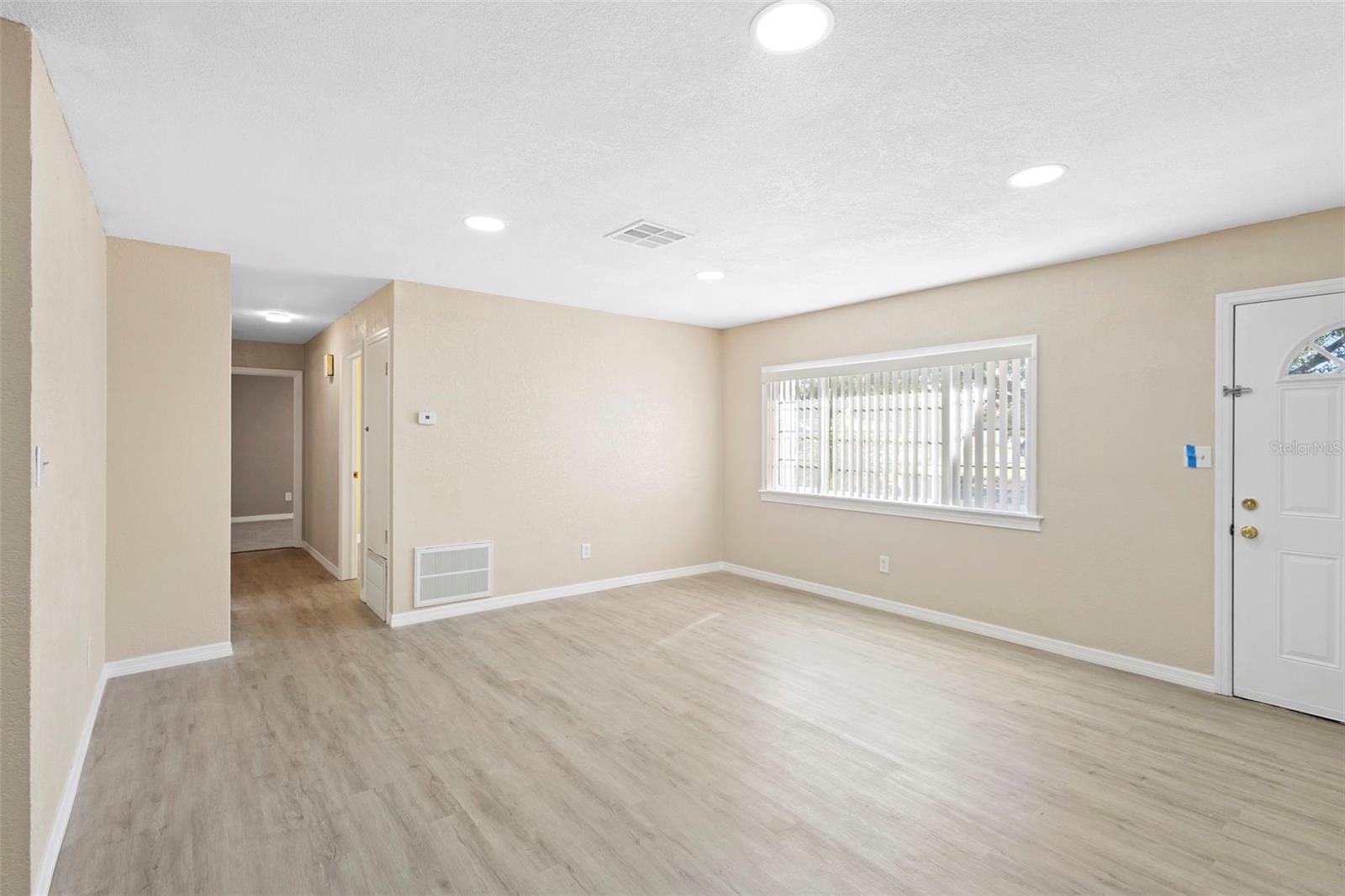 Image 3 of 39 For 7237 Willowwood Street