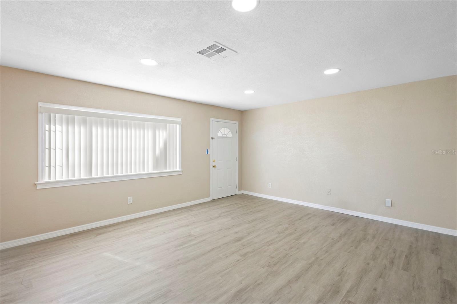 Image 4 of 39 For 7237 Willowwood Street