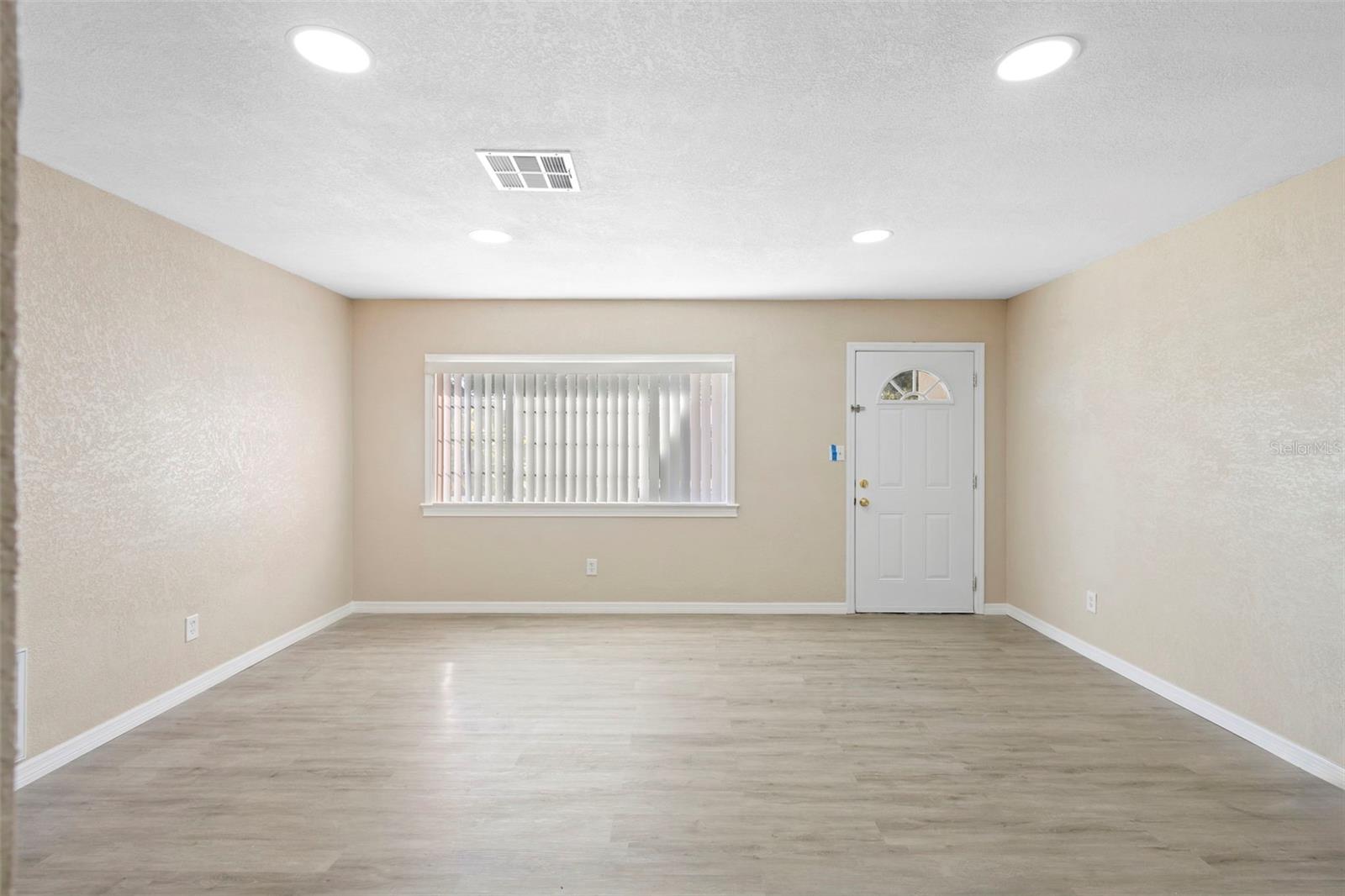 Image 5 of 39 For 7237 Willowwood Street