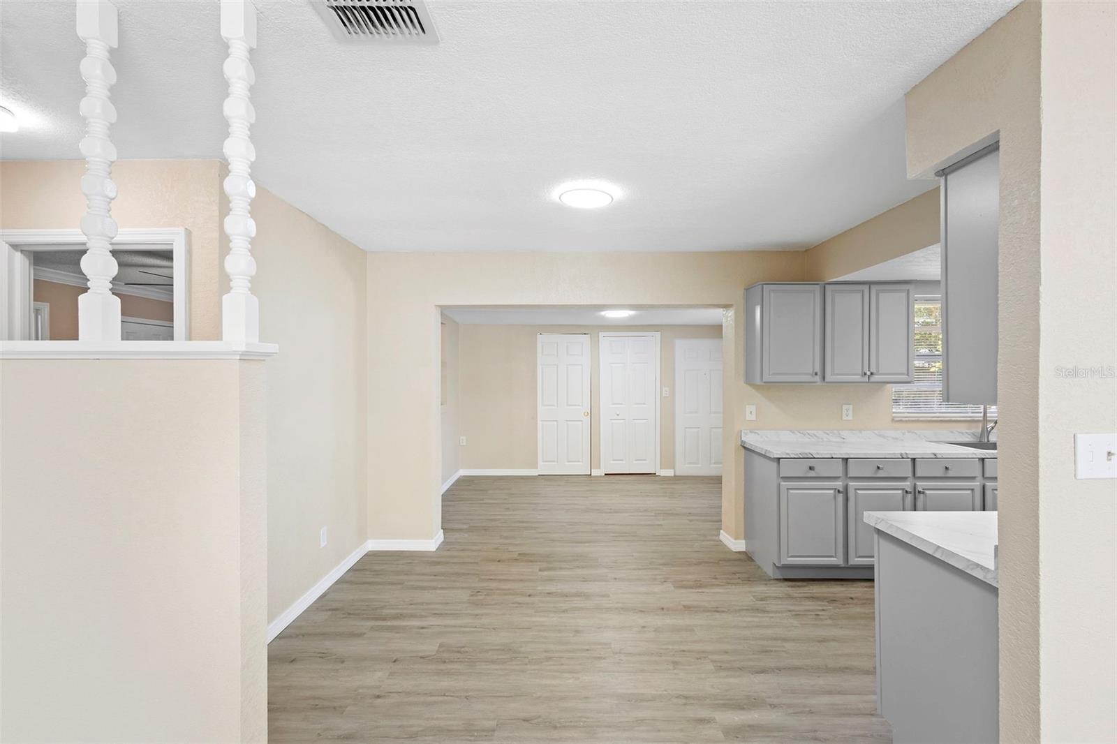 Image 6 of 39 For 7237 Willowwood Street