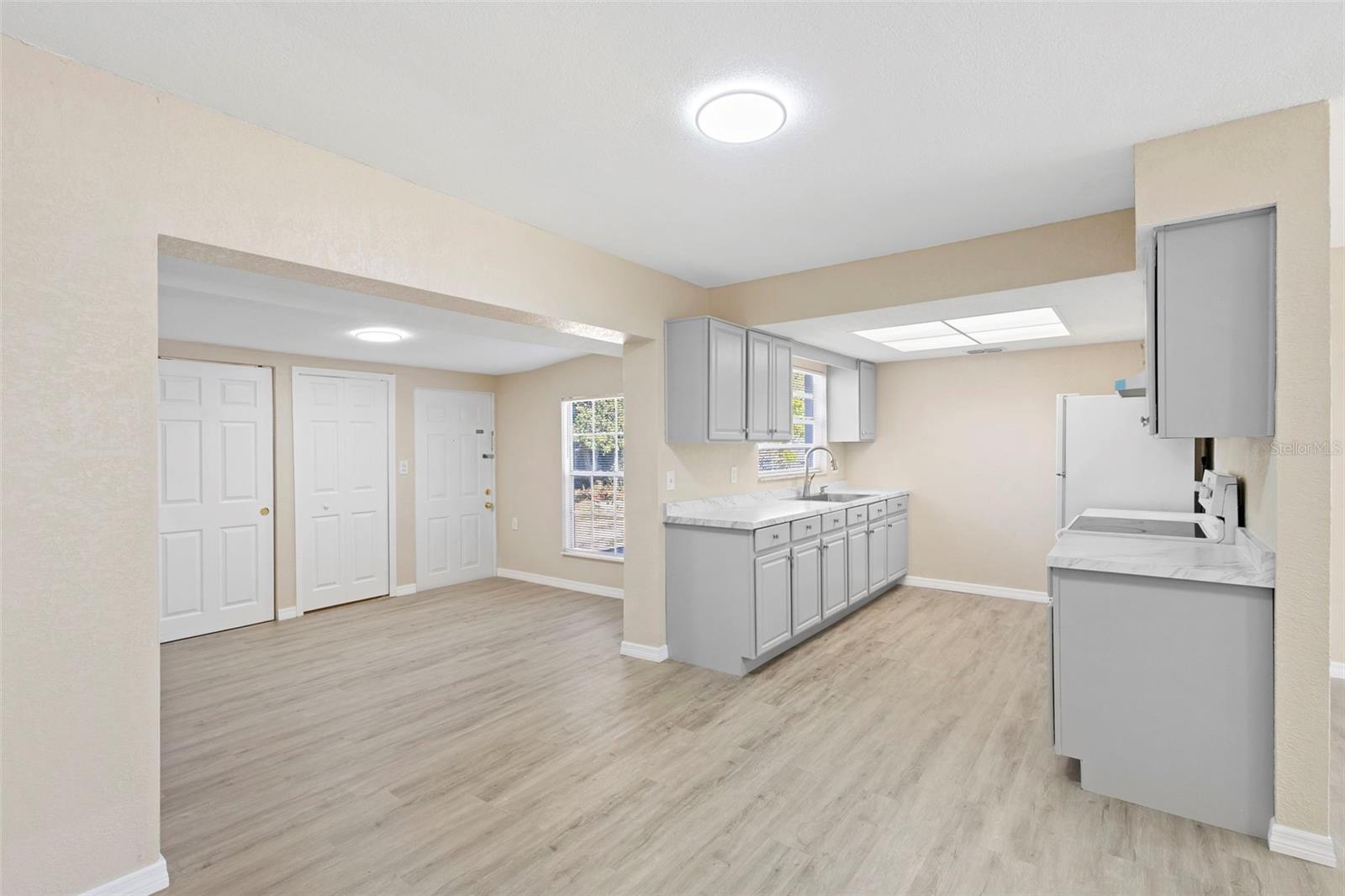 Image 7 of 39 For 7237 Willowwood Street