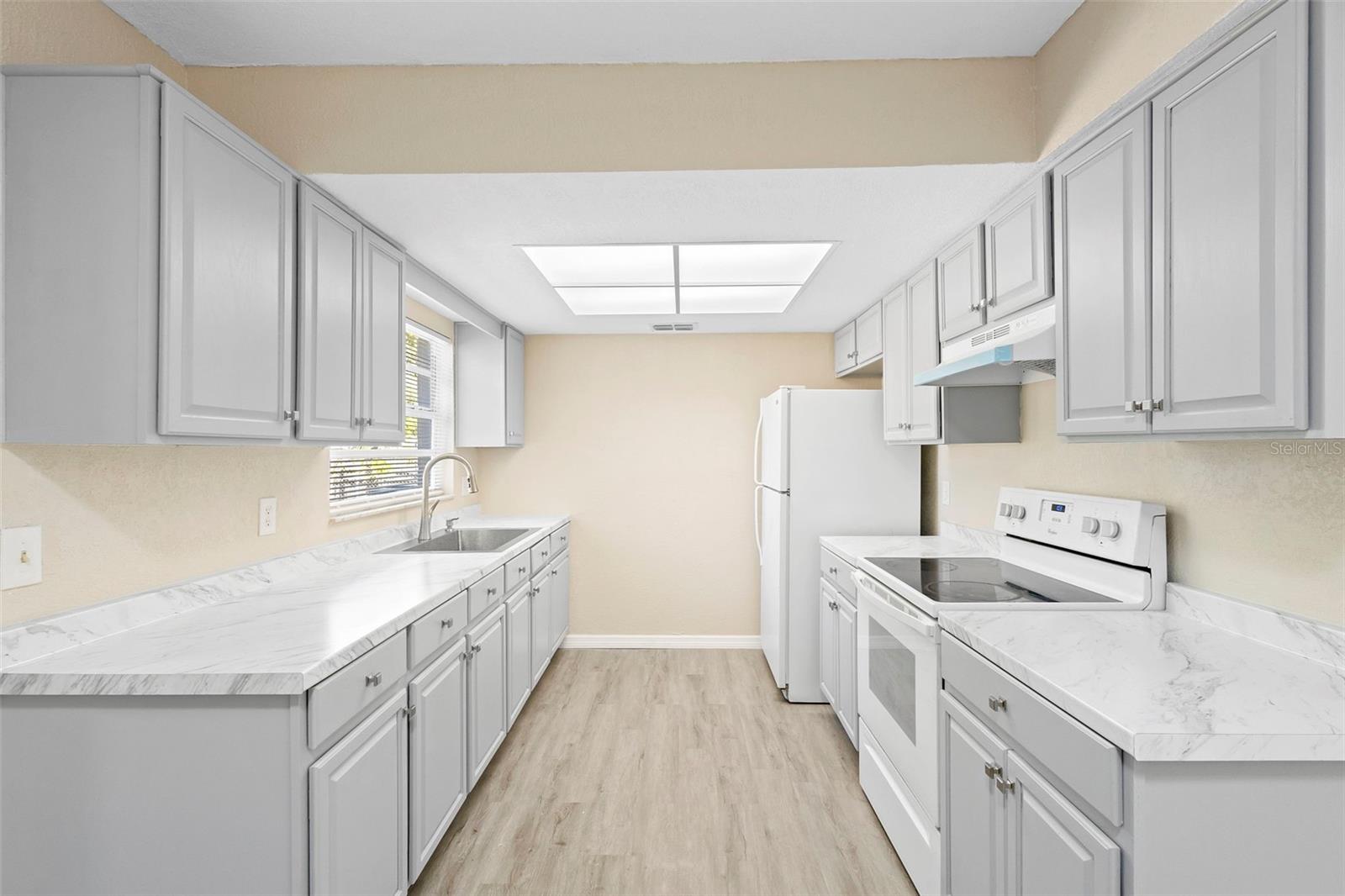 Image 8 of 39 For 7237 Willowwood Street