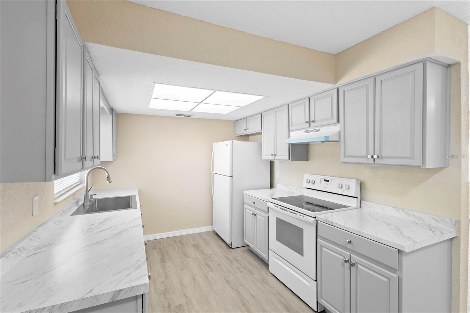 Image 9 of 39 For 7237 Willowwood Street