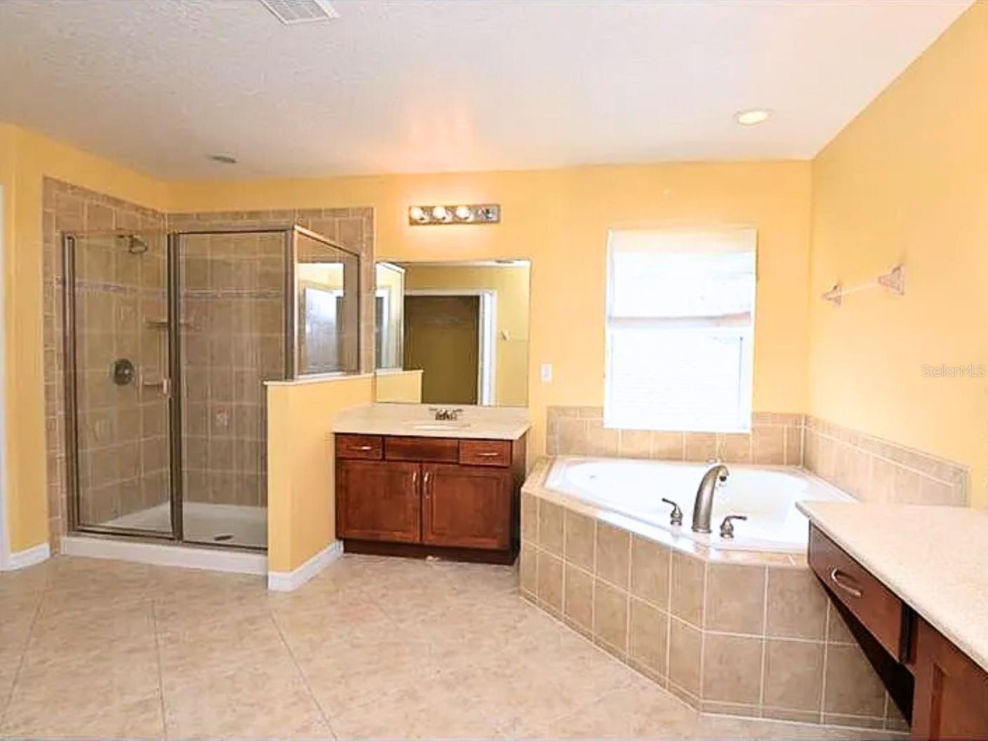 Image 14 of 17 For 652 Legacy Park Drive