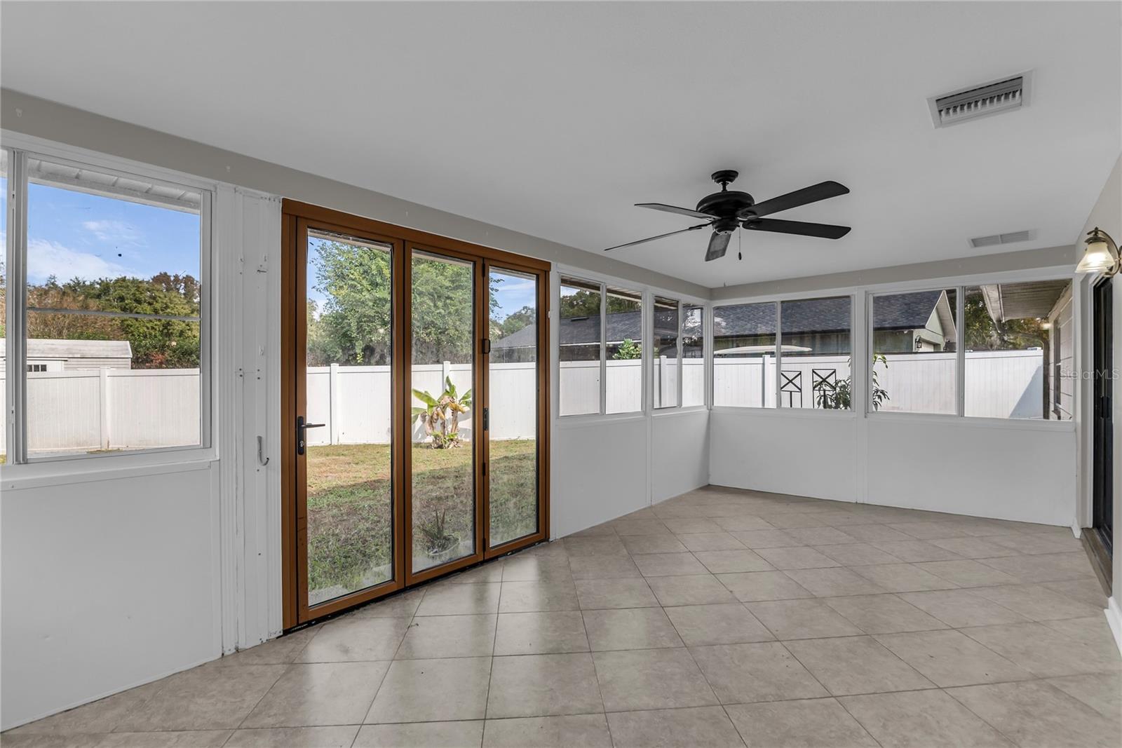 Image 10 of 25 For 641 Glenview Drive