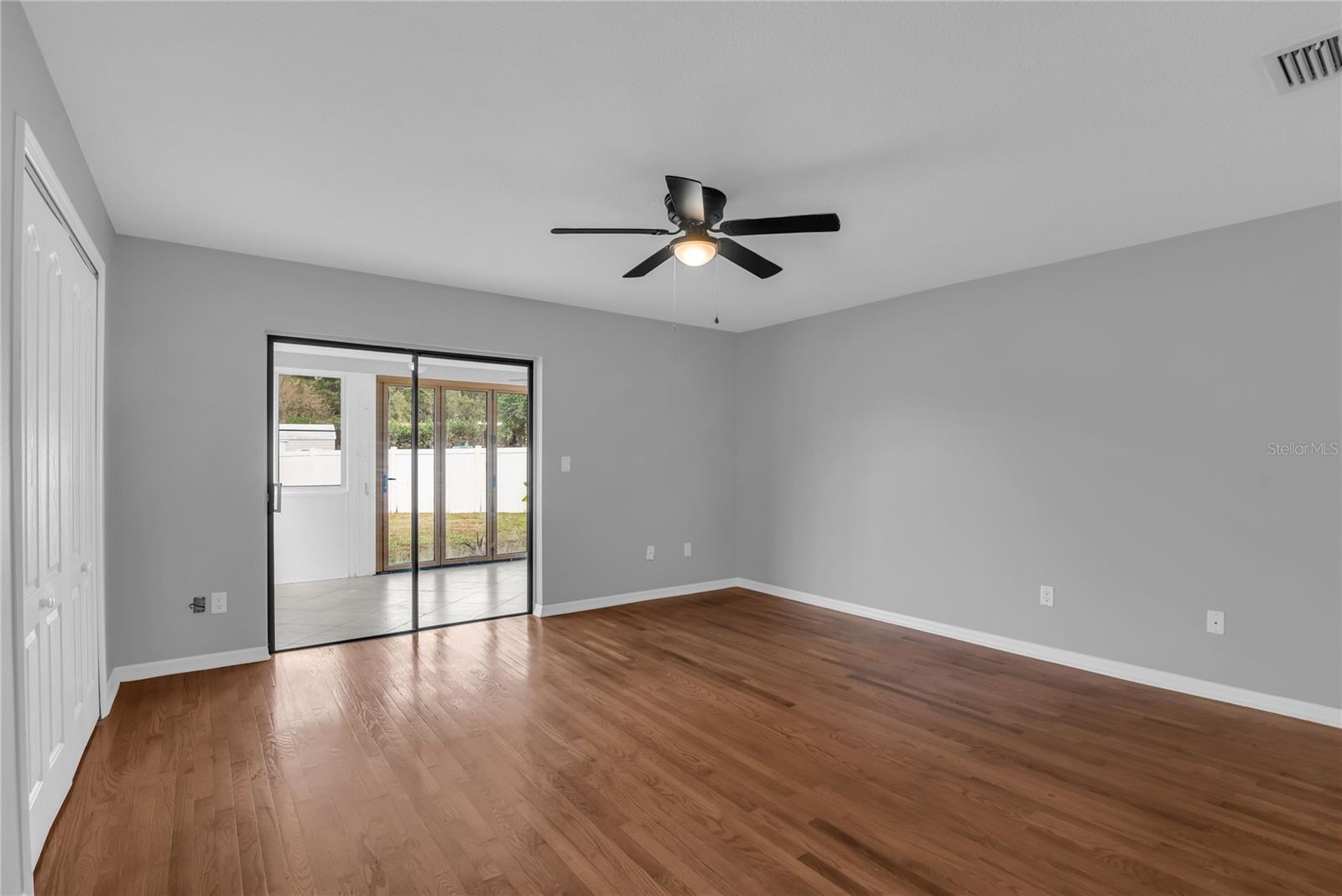 Image 11 of 25 For 641 Glenview Drive