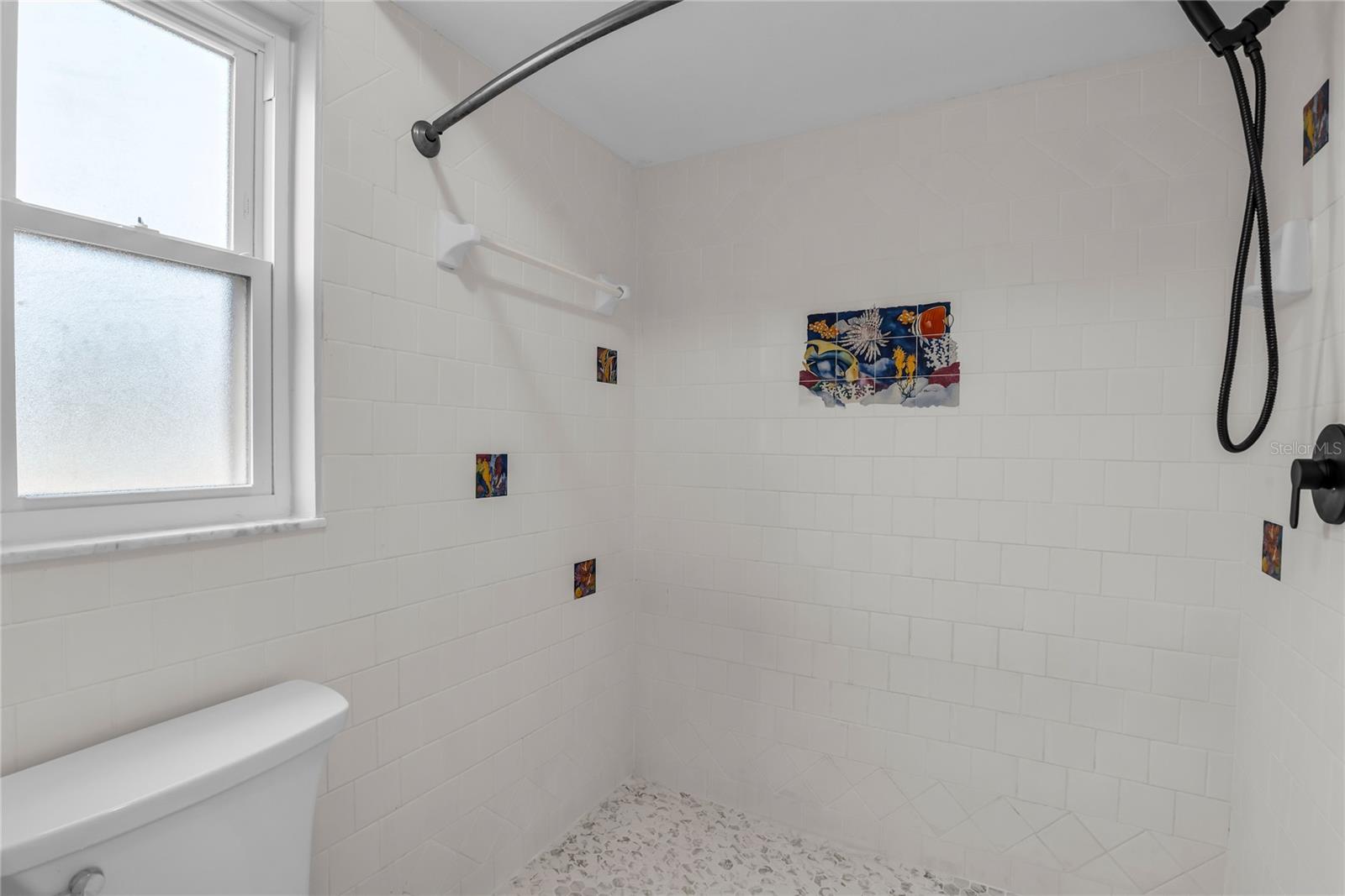 Image 15 of 25 For 641 Glenview Drive