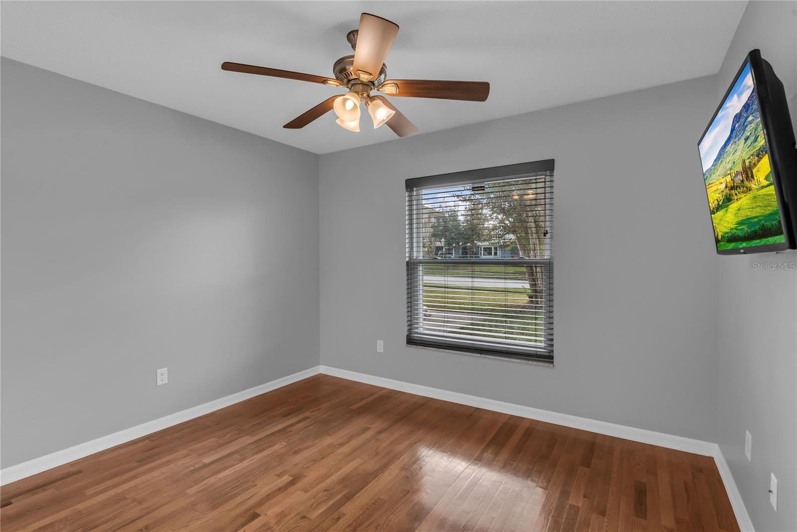 Image 16 of 25 For 641 Glenview Drive