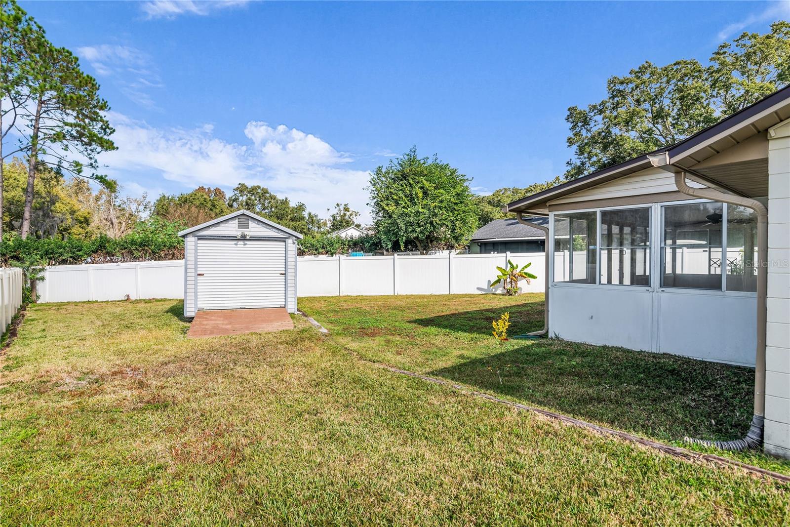 Image 21 of 25 For 641 Glenview Drive