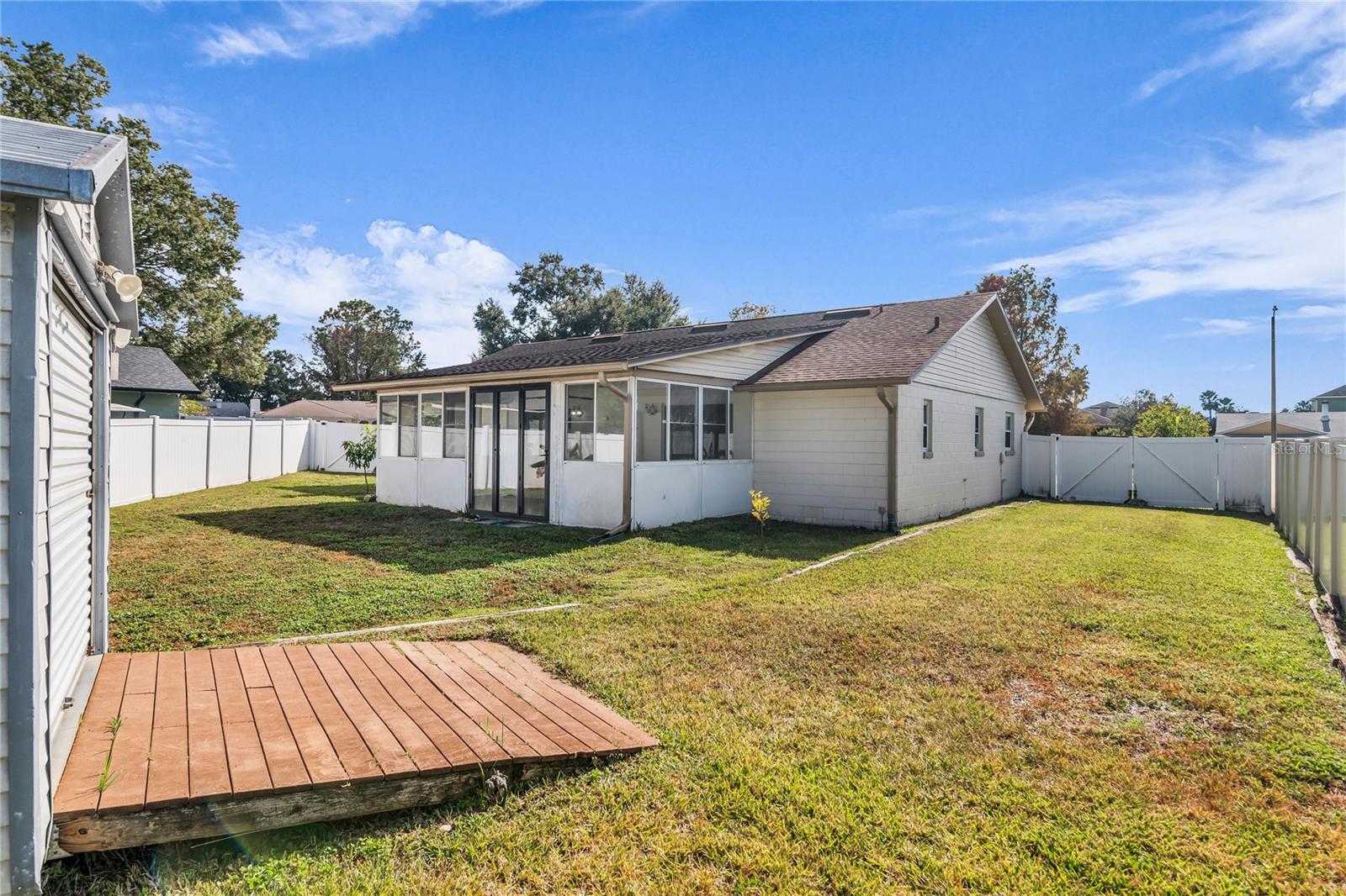 Image 23 of 25 For 641 Glenview Drive