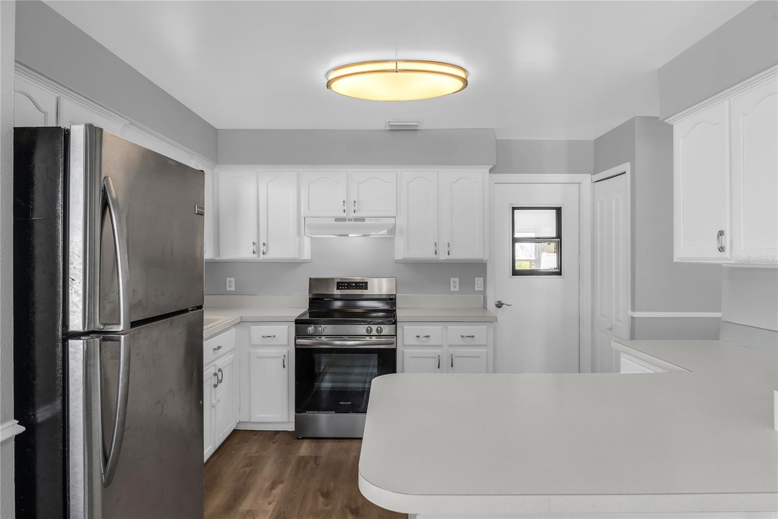 Image 3 of 25 For 641 Glenview Drive