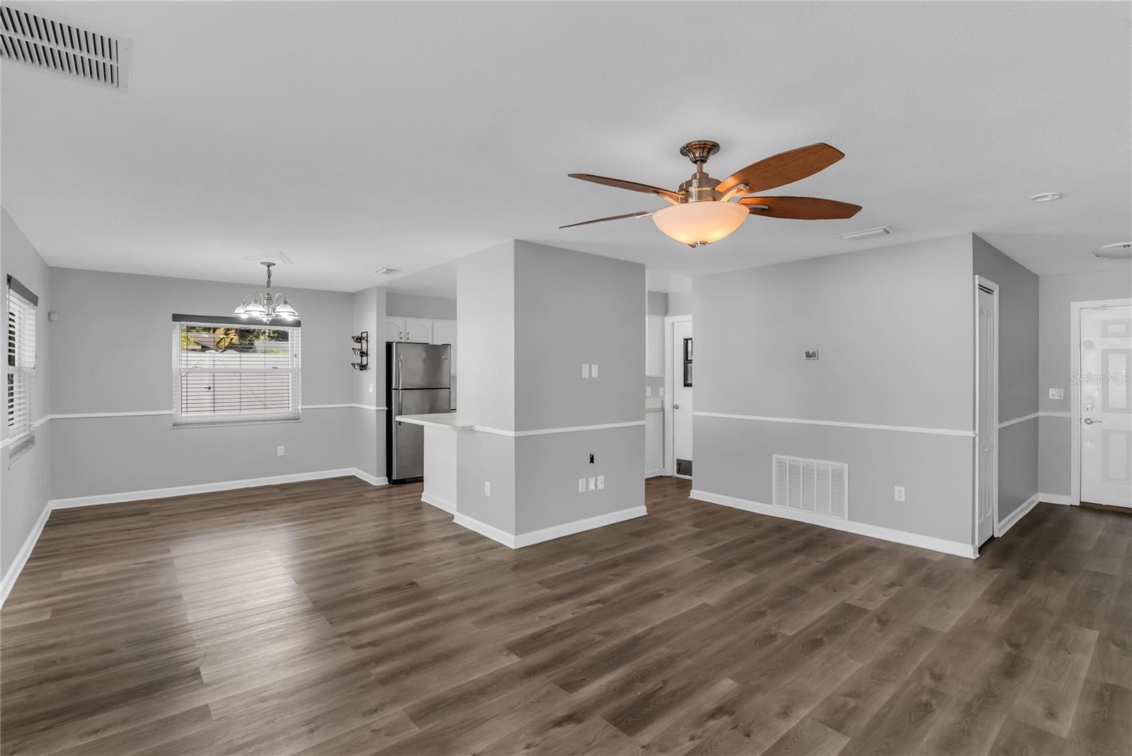 Image 6 of 25 For 641 Glenview Drive