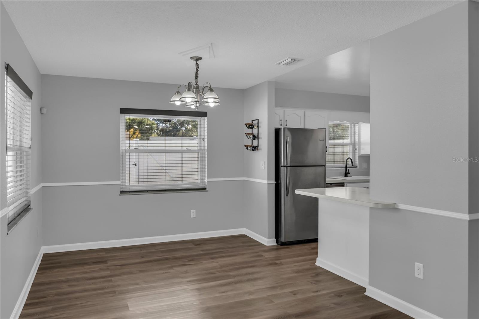 Image 7 of 25 For 641 Glenview Drive