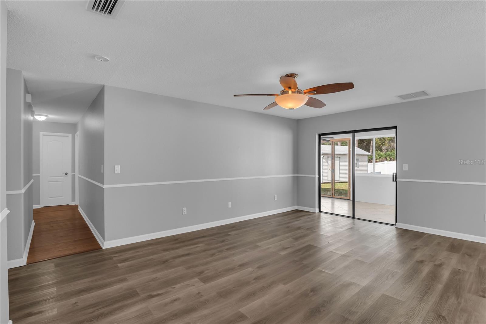 Image 8 of 25 For 641 Glenview Drive