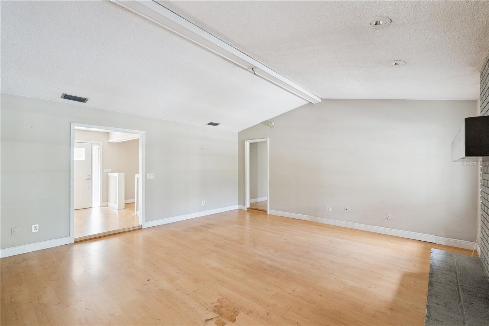 Image 5 of 31 For 8107 Steeplechase Boulevard