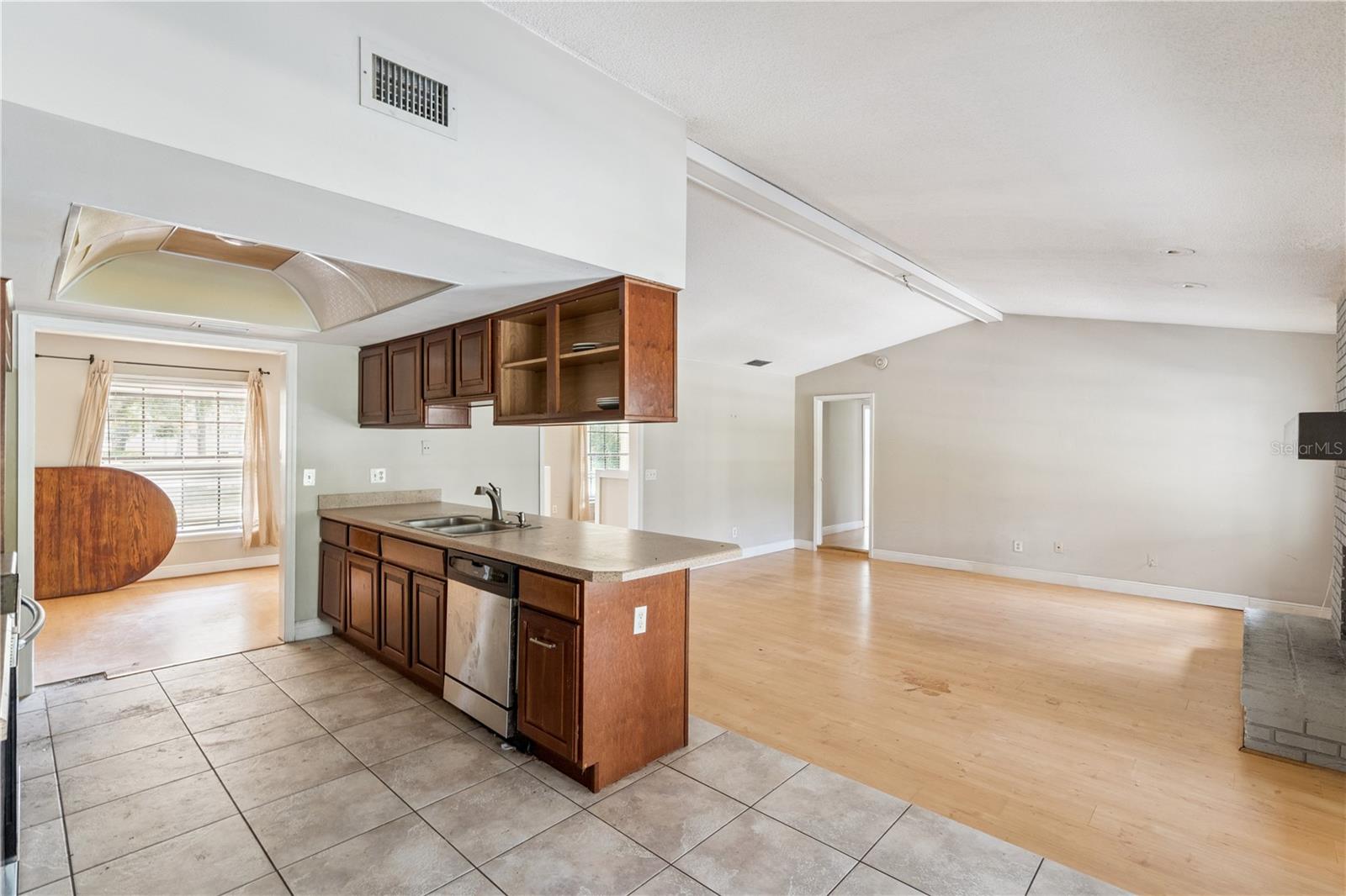 Image 8 of 31 For 8107 Steeplechase Boulevard