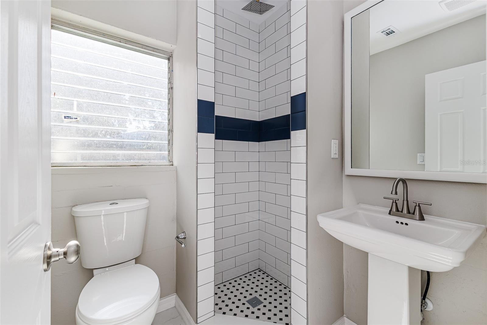 Image 10 of 27 For 561 Dollins Avenue