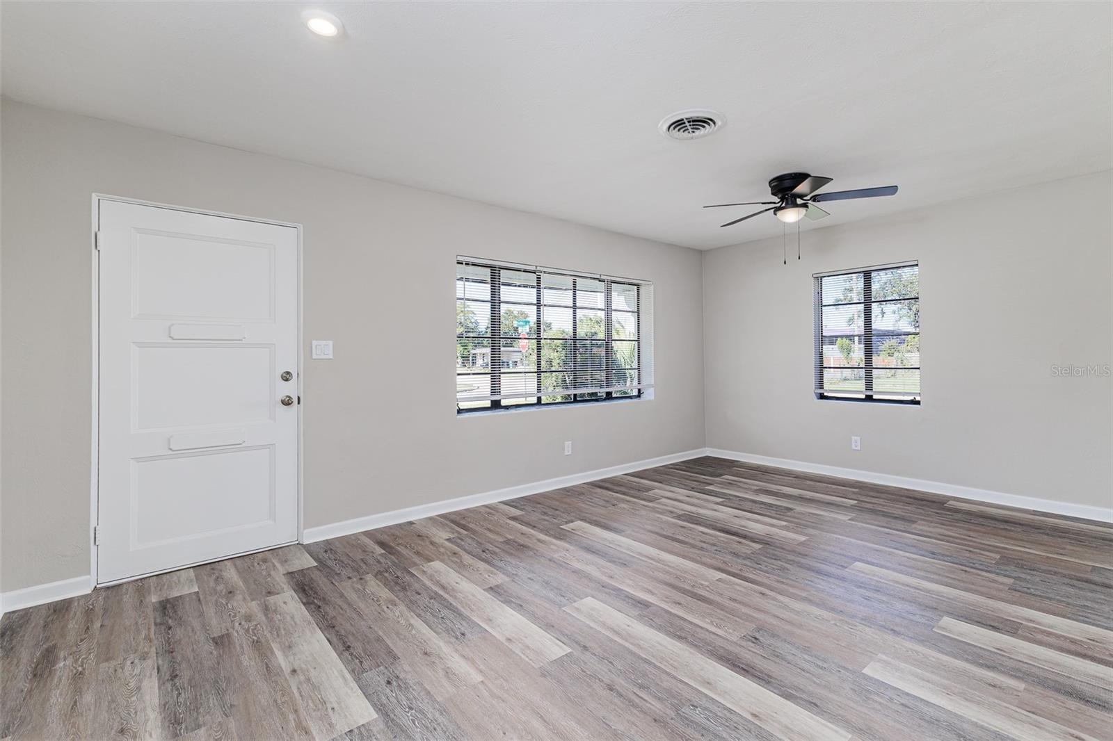 Image 14 of 27 For 561 Dollins Avenue